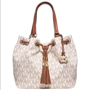 Michael Kors Jet Set Ns Gathered Vanilla Tote